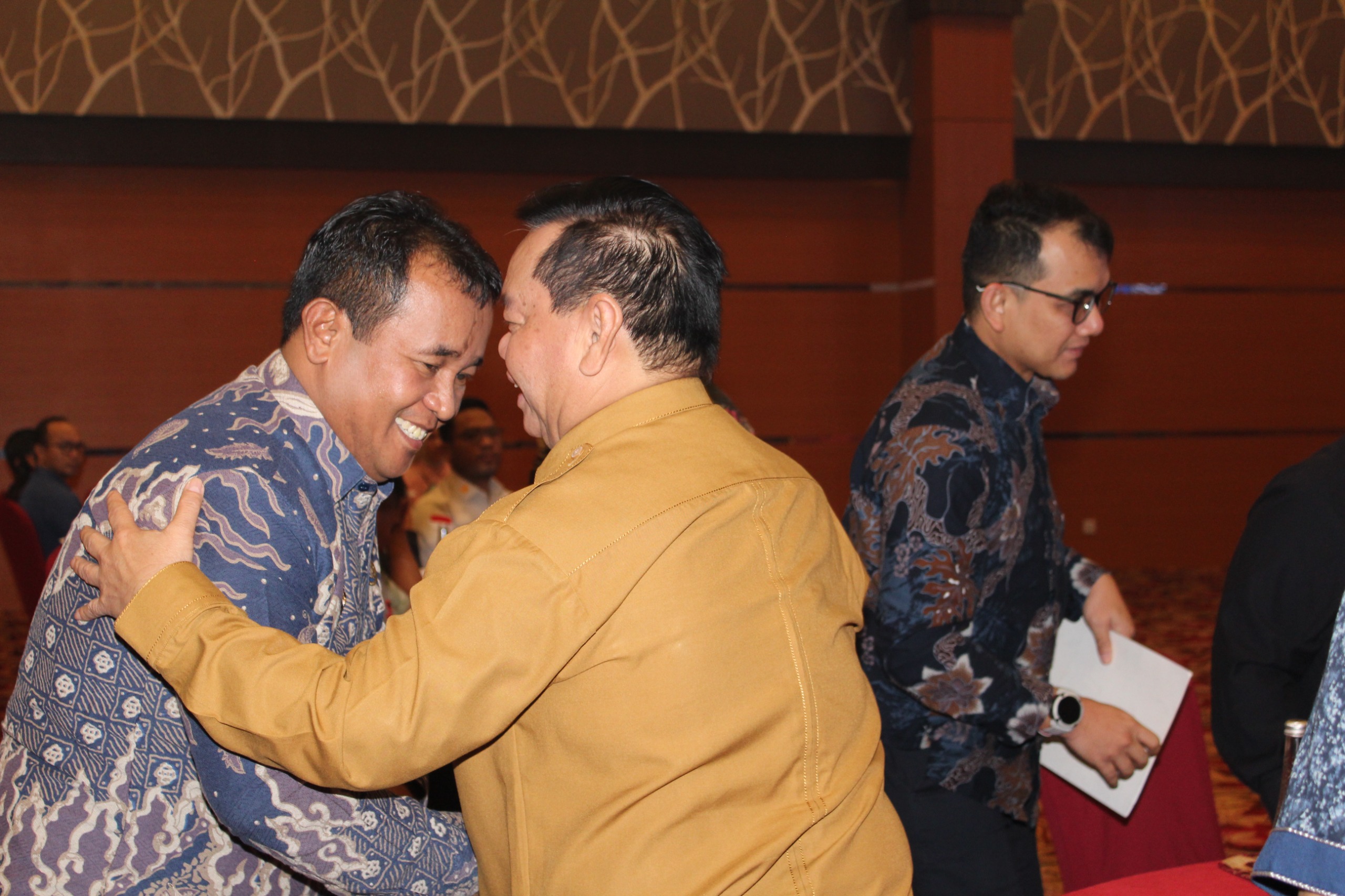 KEPALA KSOP KELAS III SAMPIT GESER, MENDAPATKAN APRESIASI DARI BUPATI KOTIM DAN INSAN MARITIM DENGAN TINGGALKAN CATATAN TINTA EMAS